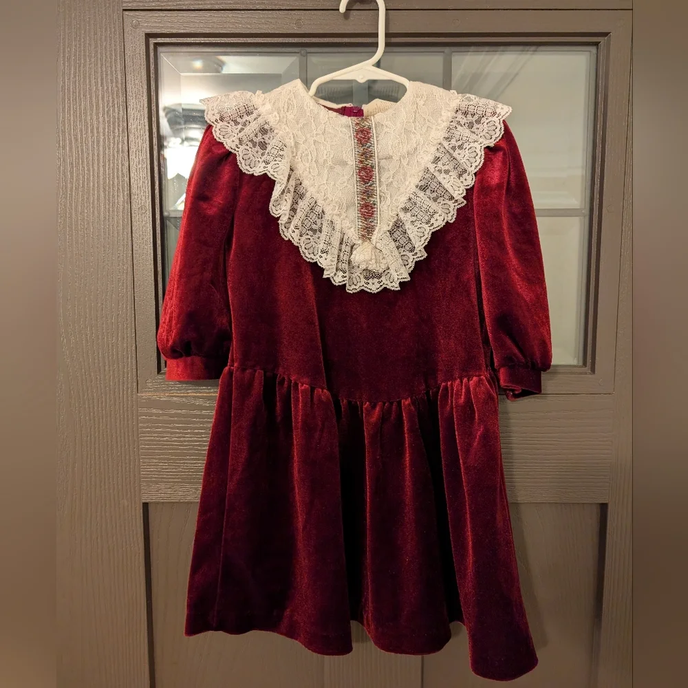 $ Vintage Burgundy Velvet Kids Dress with Lace Collar‎